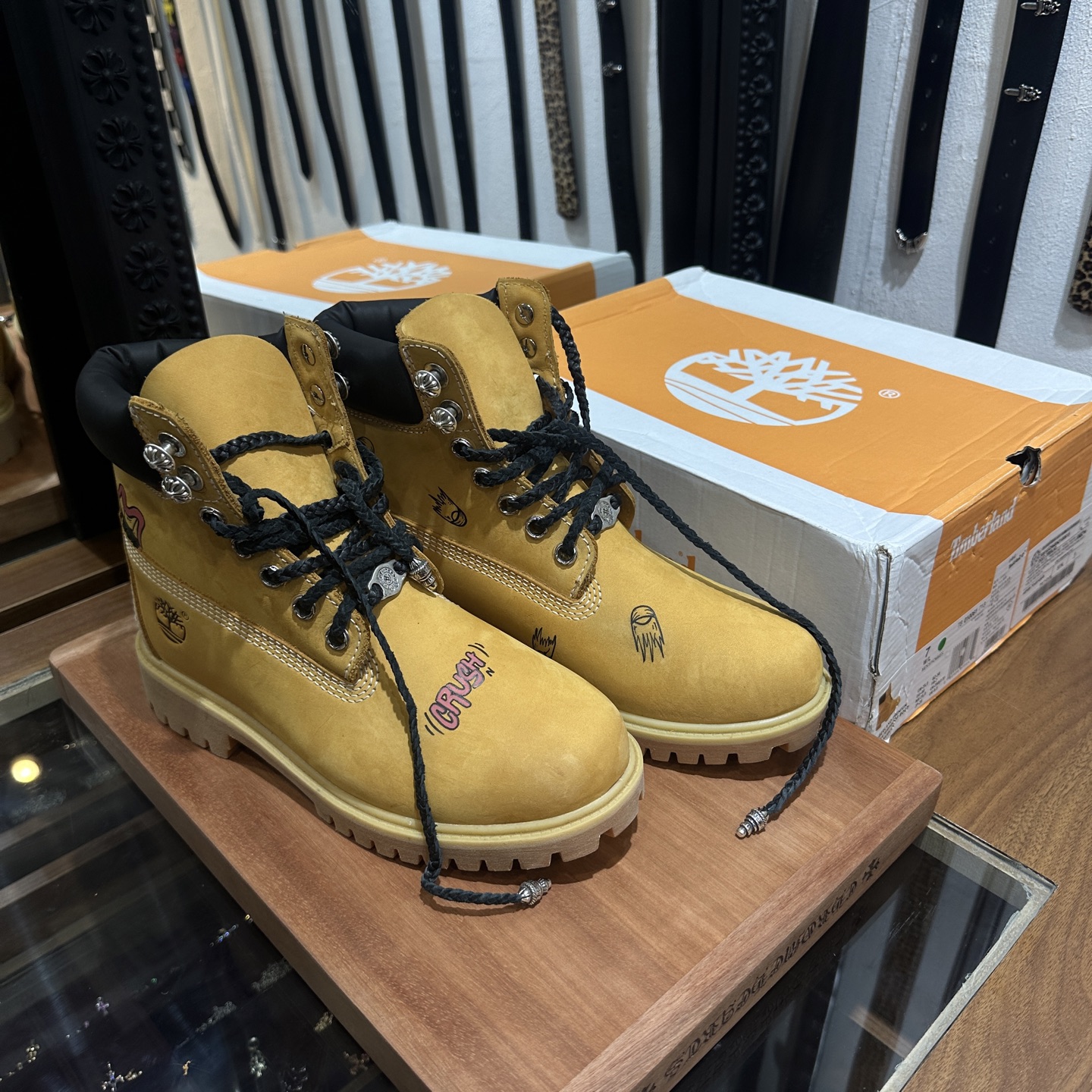 CH Chrome Hearts x Timberland x Matty Boy hand-painted graffiti style 10061 yellow boots. Sizes: 36-44. Customization period: 10-15 days.