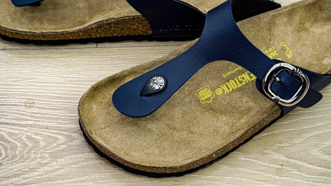 CH Chrome Hearts × Birkenstock Genuine Leather Flip-Flops Beach Sandals. Sizes: 36-45 (half sizes available).