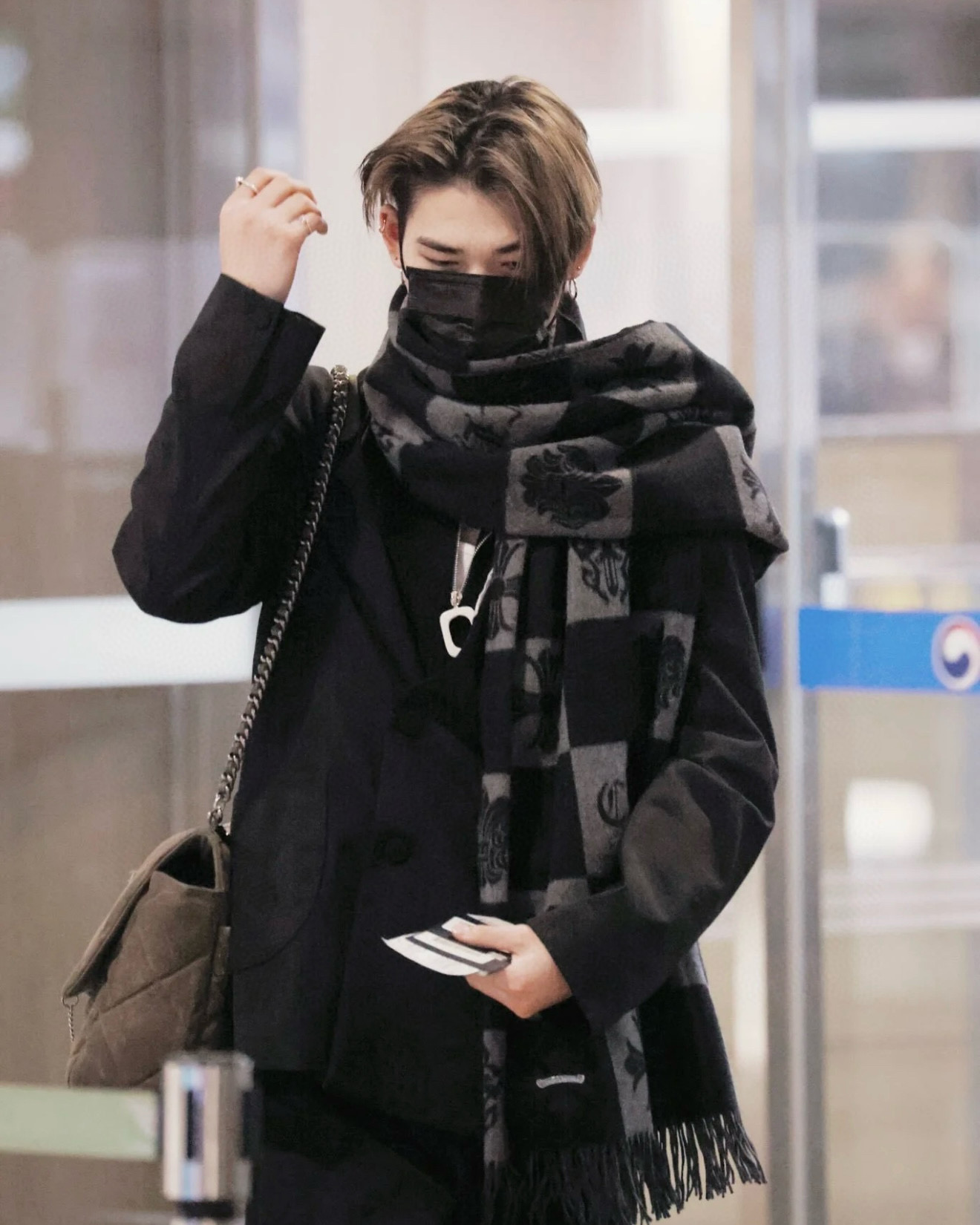 CH Chromehearts scarves, blankets, and quilts! Matching the original brand! Cashmere and wool blend! Hand-stitched, sheepskin cross-stitch! 925 sterling silver small silver tag! Size 180 x 65cm.