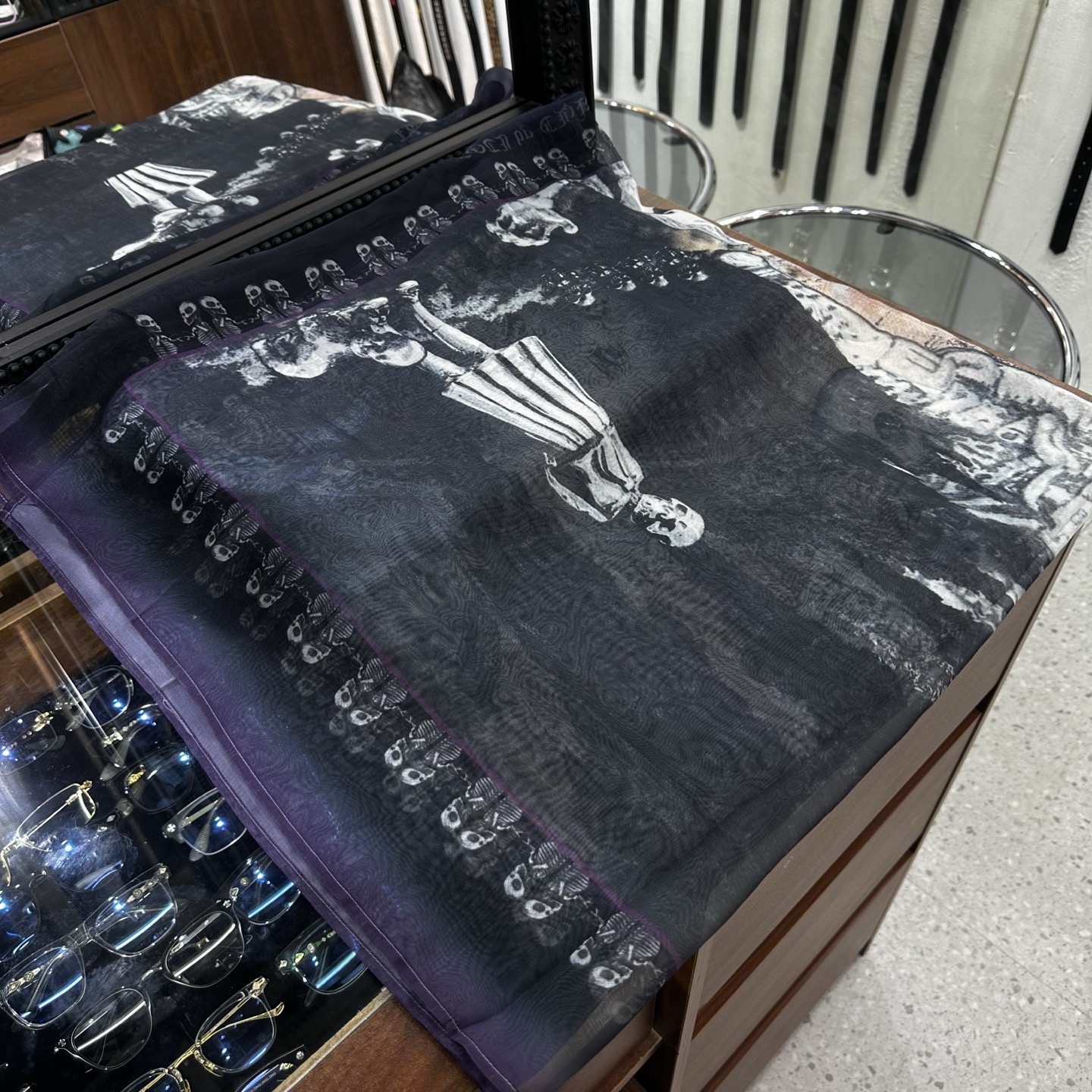 CH Exclusive Limited Edition Skull Scarf/Scarf/Handkerchief. Soft, delicate, and skin-friendly fabric. Beautiful dark color scheme.