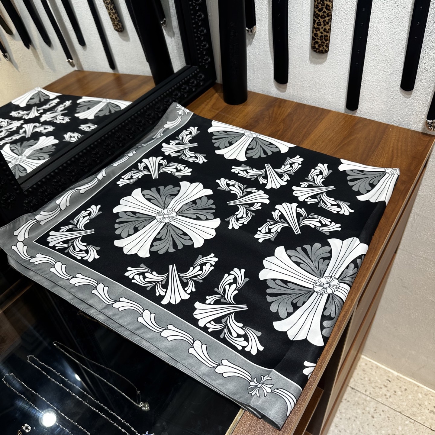 CH Black and White Double-Sided Cross Scout Flower