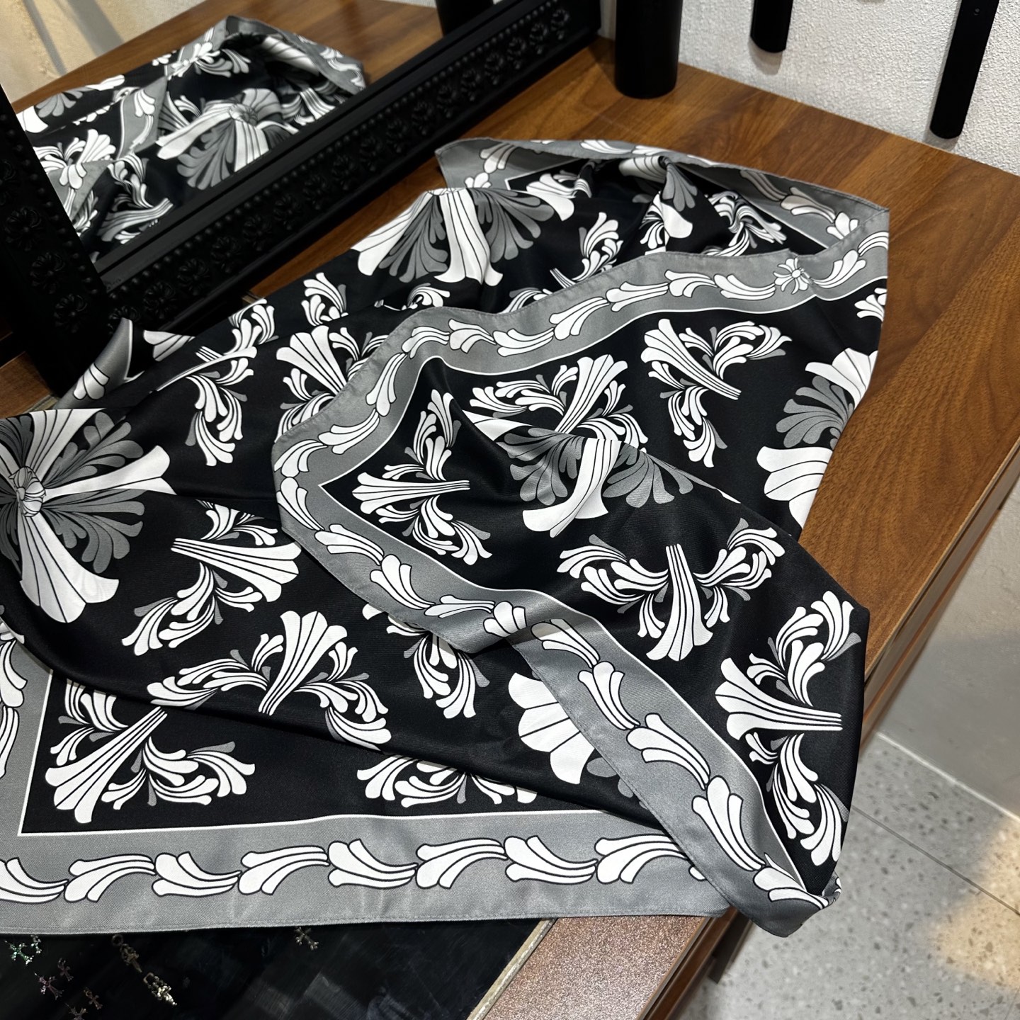 CH Black and White Double-Sided Cross Scout Flower