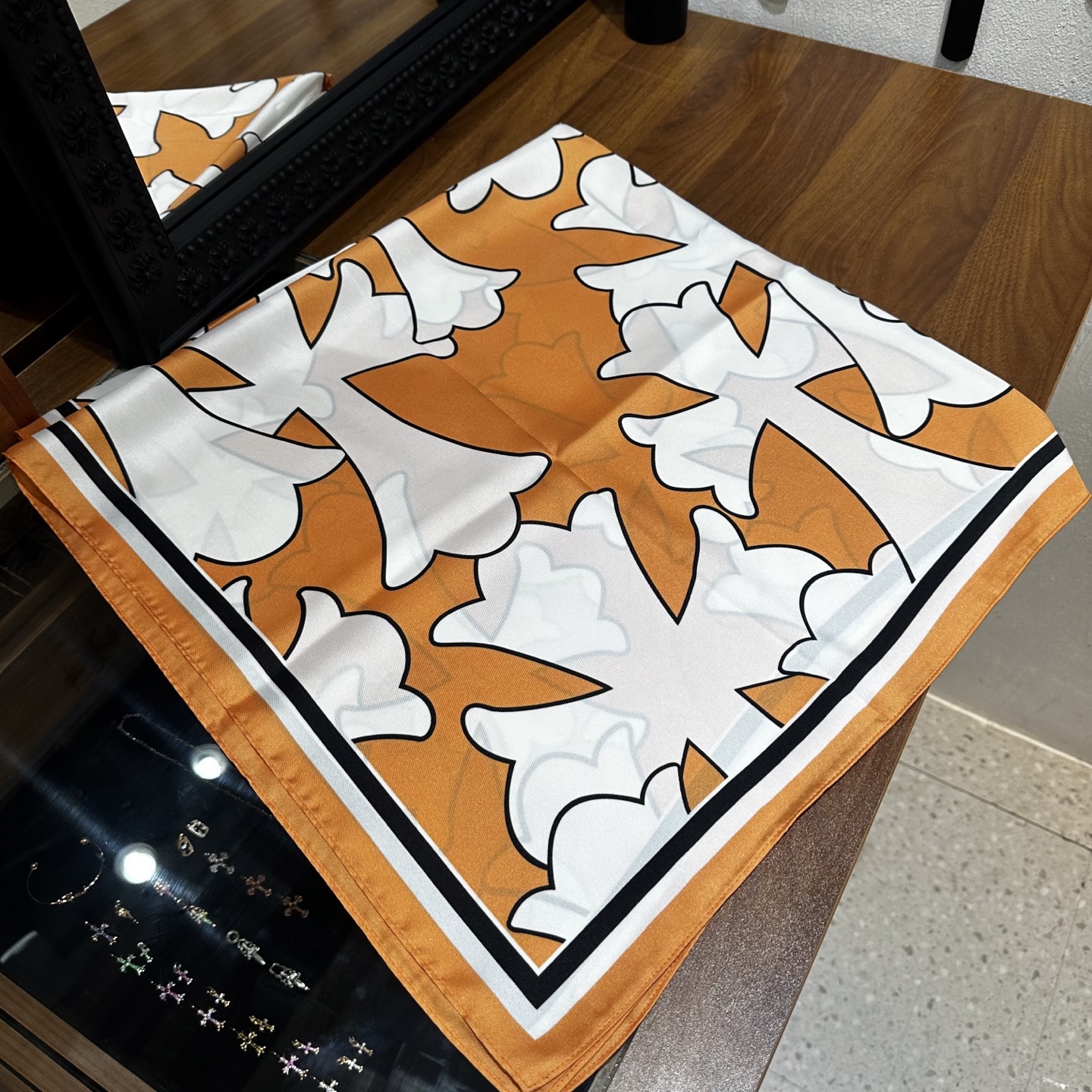 CH Orange-yellow double-sided cross