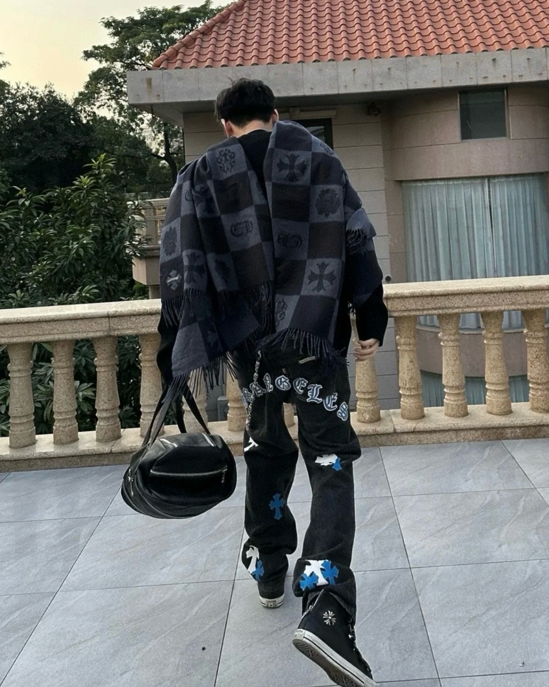 CH Chromehearts scarves, blankets, and quilts! Matching the original brand! Cashmere and wool blend! Hand-stitched, sheepskin cross-stitch! 925 sterling silver small silver tag! Size 180 x 65cm.