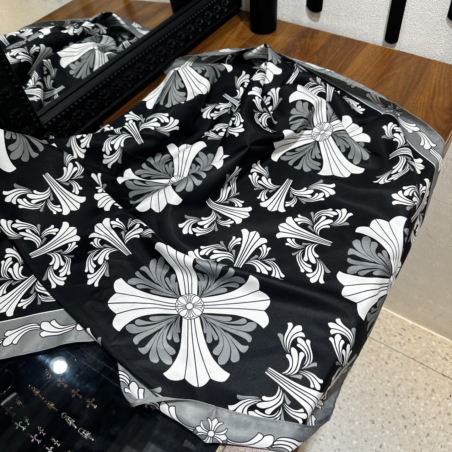 CH Black and White Double-Sided Cross Scout Flower