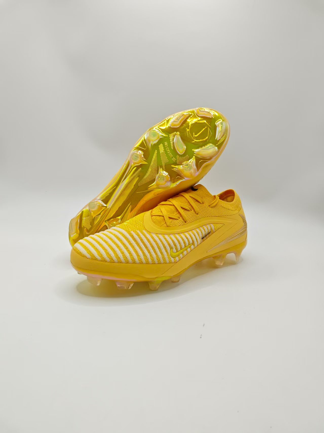 Nike Phantom GX III Low-Top Double-Layer Waterproof Fish Thread Full Knit FG Soccer Cleats