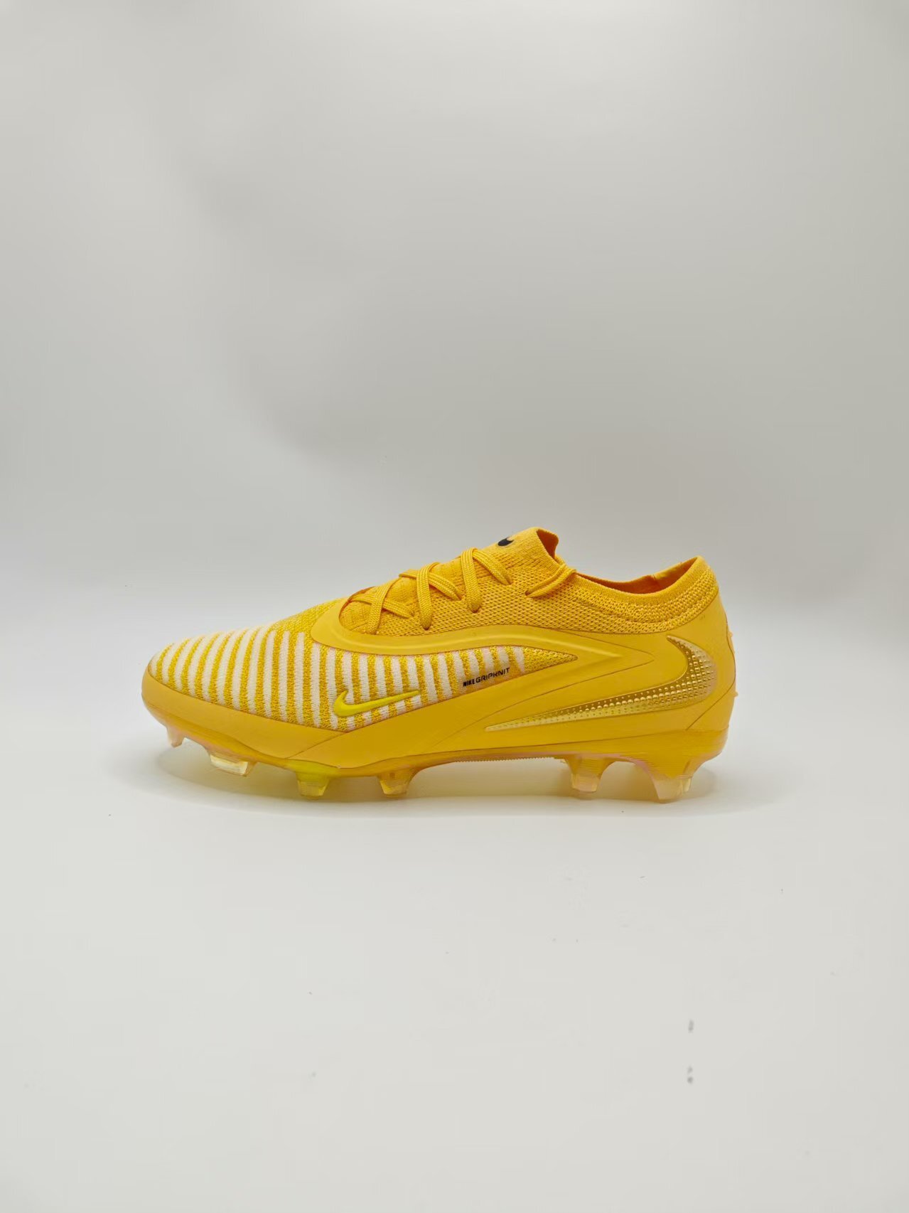 Nike Phantom GX III Low-Top Double-Layer Waterproof Fish Thread Full Knit FG Soccer Cleats