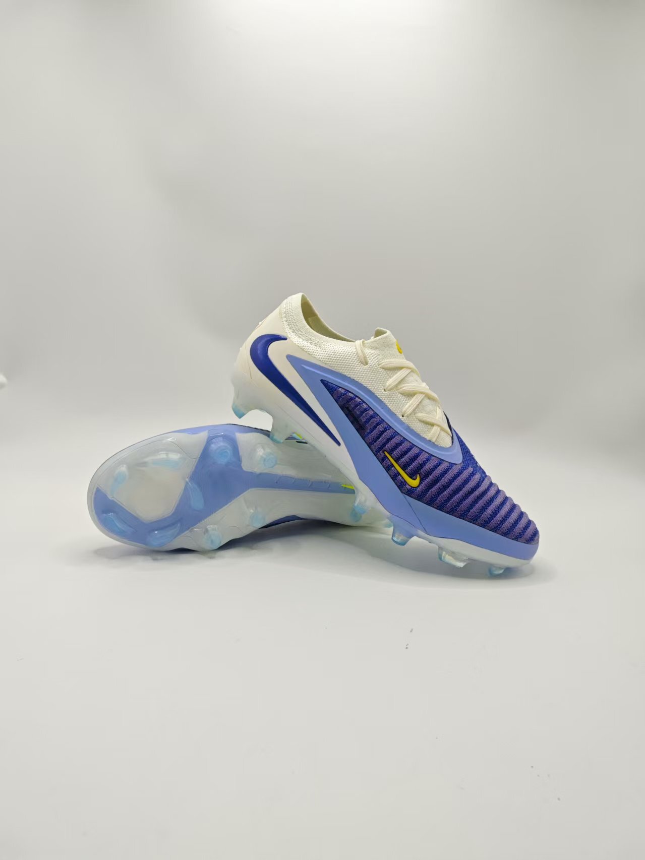 Nike Phantom GX III Low-Top Double-Layer Waterproof Fish Thread Full Knit FG Soccer Cleats