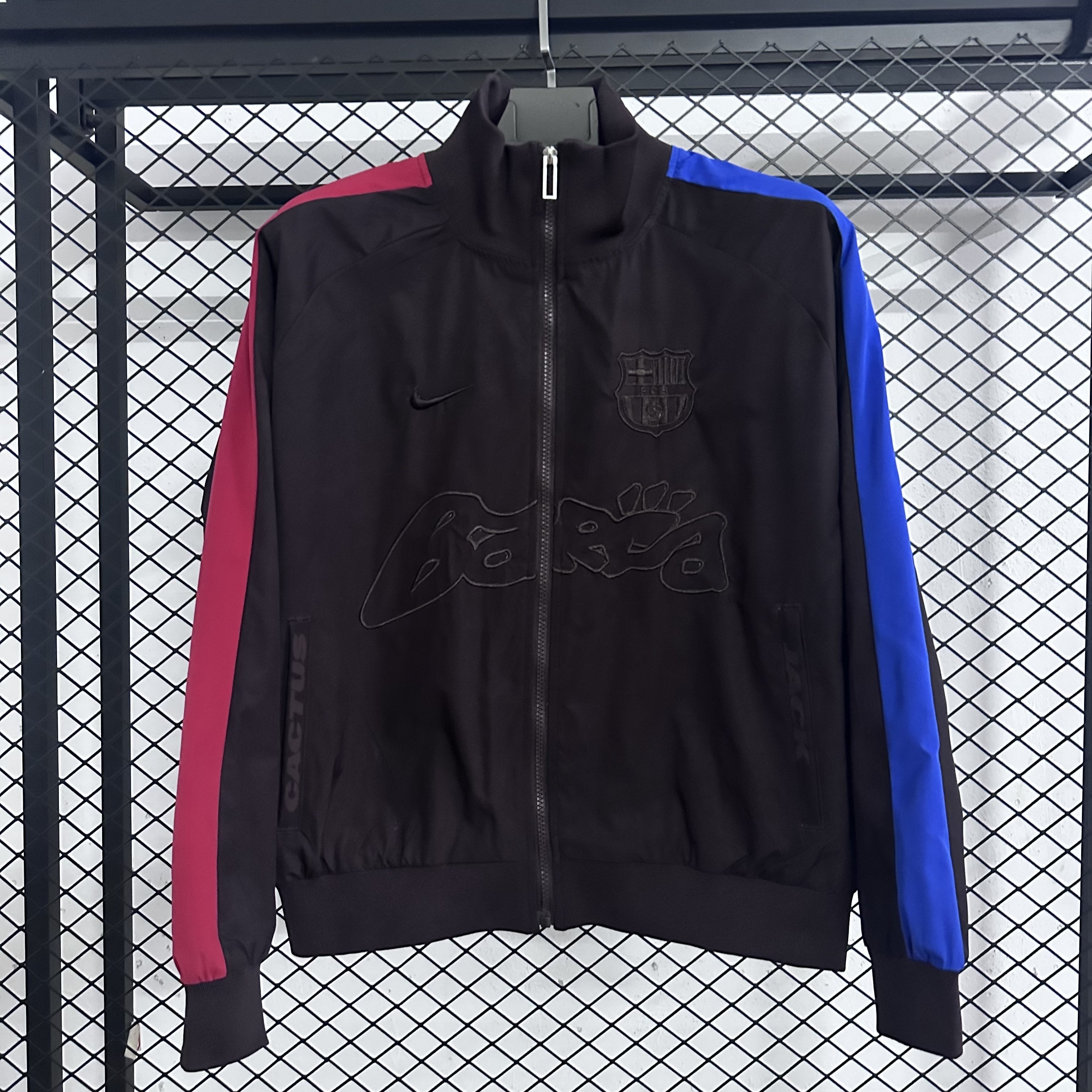 25-26 Barcelona Football Club x Nike collaboration SS25 chest embroidered logo contrasting sleeves zipper waterproof jacket